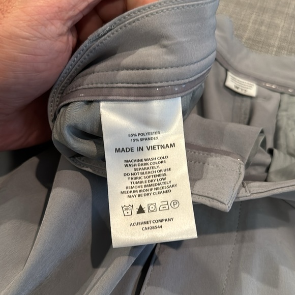 FootJoy 9” inseam lightweight shorts, 32”, light grey - Picture 4 of 10